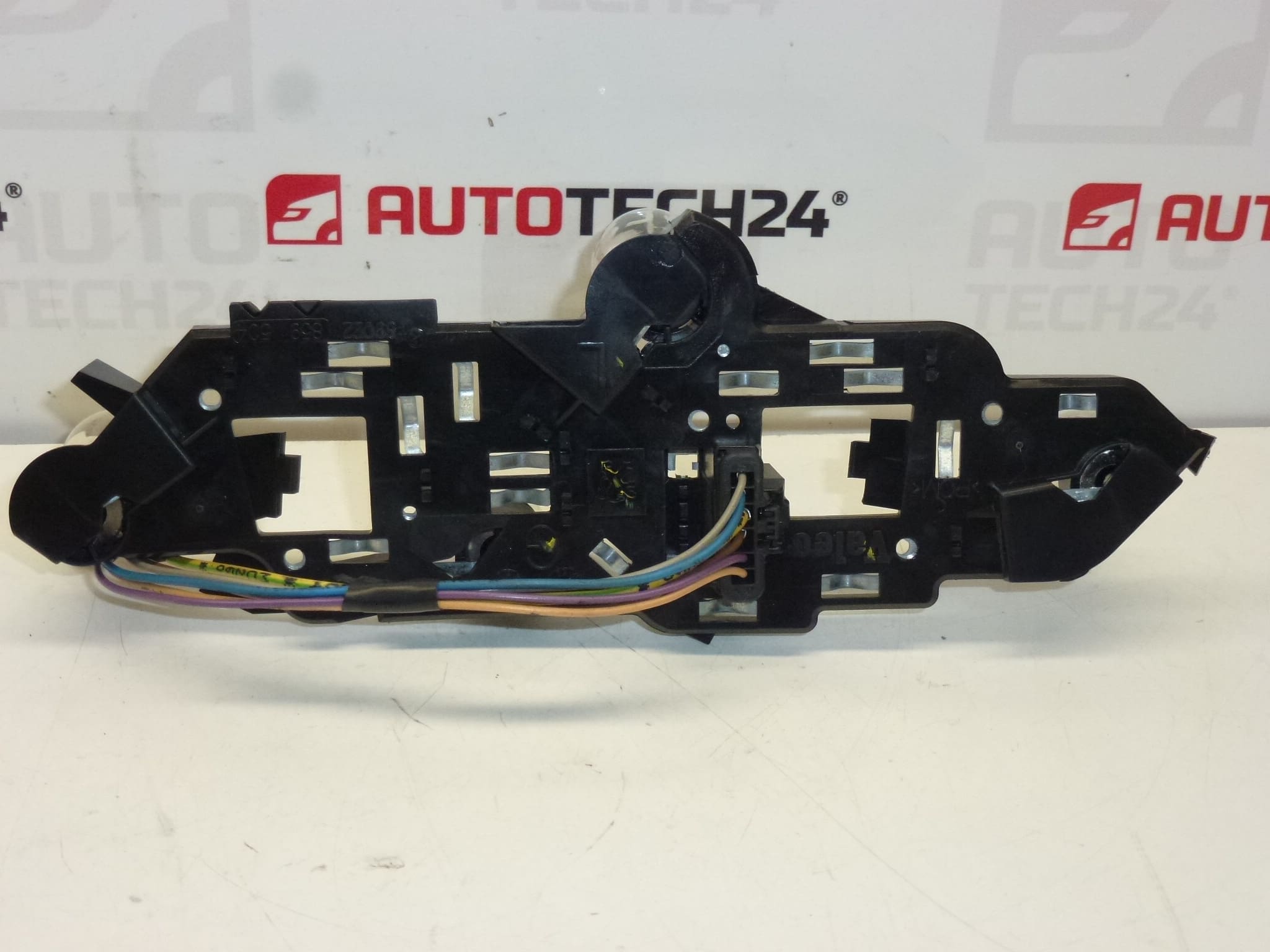 Sockel för vänster baklykta med en bit ledning Peugeot 307 6350P3
