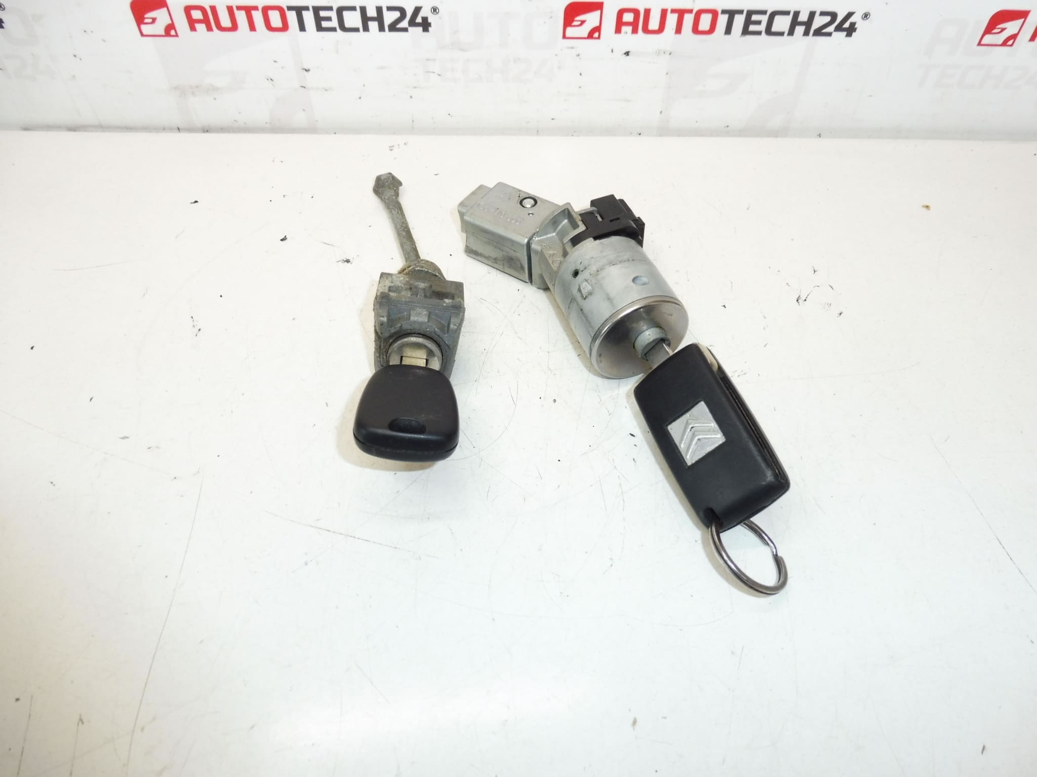 Uppsättning lås och 2 nycklar Citroën Peugeot 4162kf 4162kc