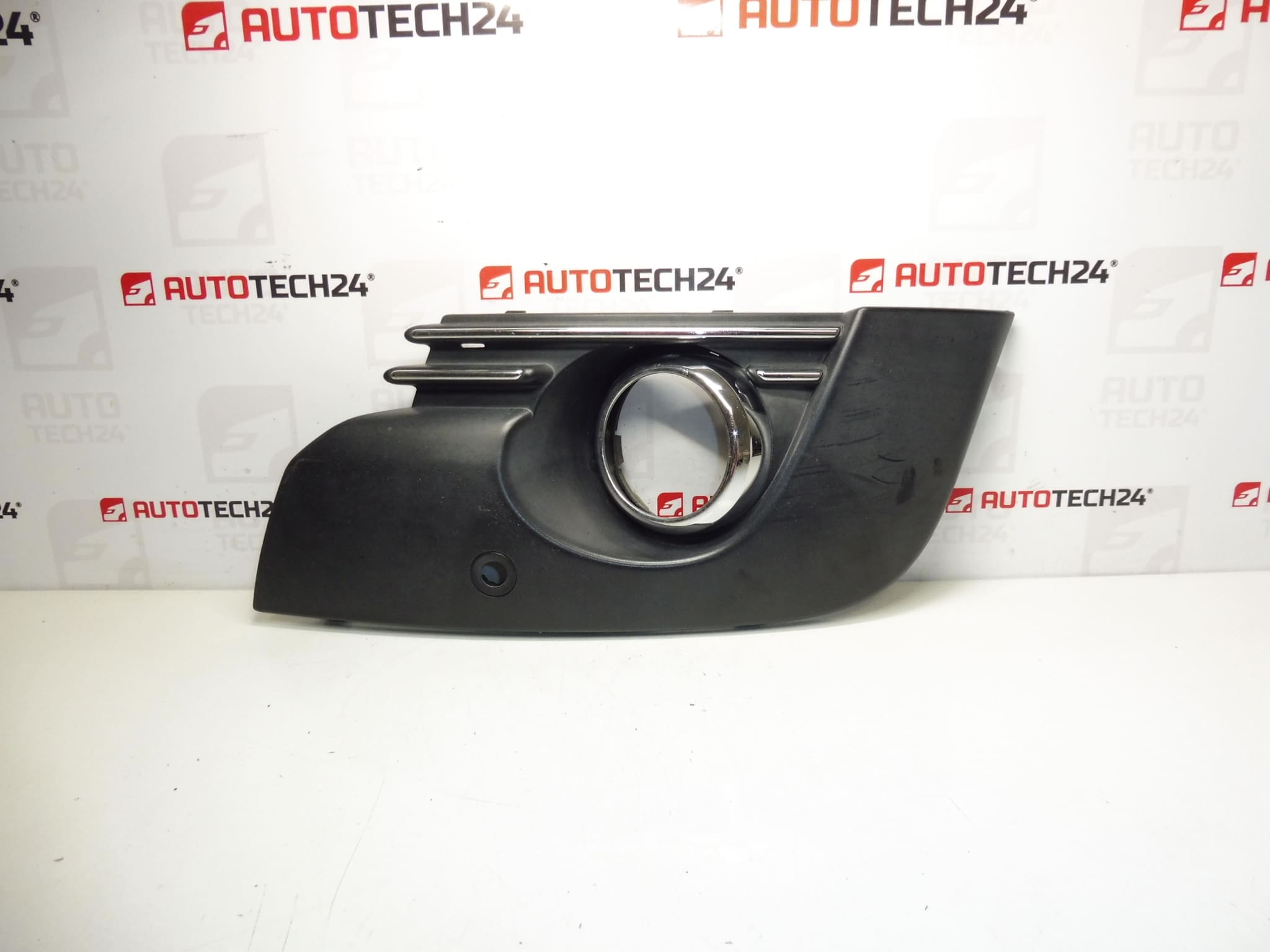 Vänster dimljusram Peugeot 3008 9684350277 745316